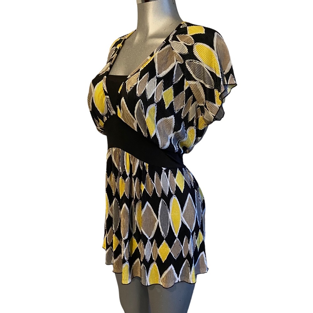 Women’s Geometric Print V-Neck Blouse in Black, Yellow & Gray - Picture 7 of 7